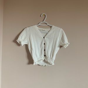White crop top, short sleeved